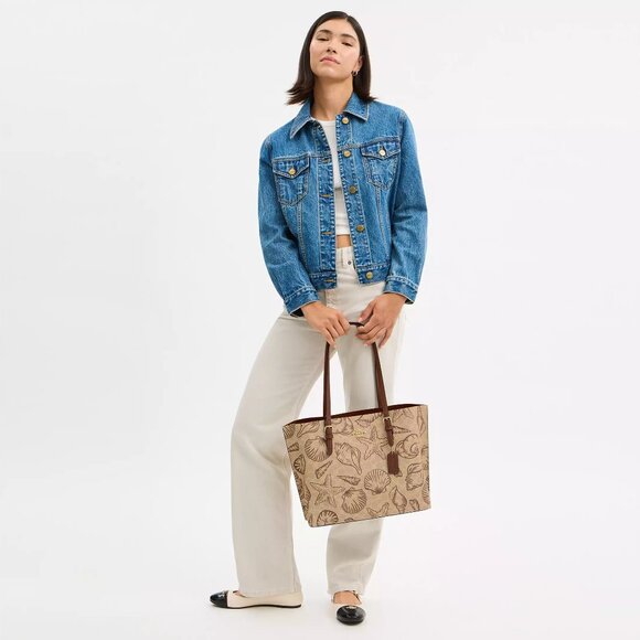 ❤️🐚 Mollie Tote Bag In Signature Canvas With Shell Print - Picture 3 of 8